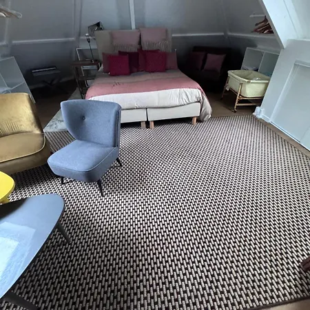 A Timeless Manor Of Discreet Luxury And Absolute Privacy *
